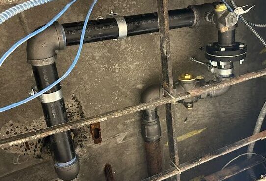 Gas piping for apartment building with riser valve